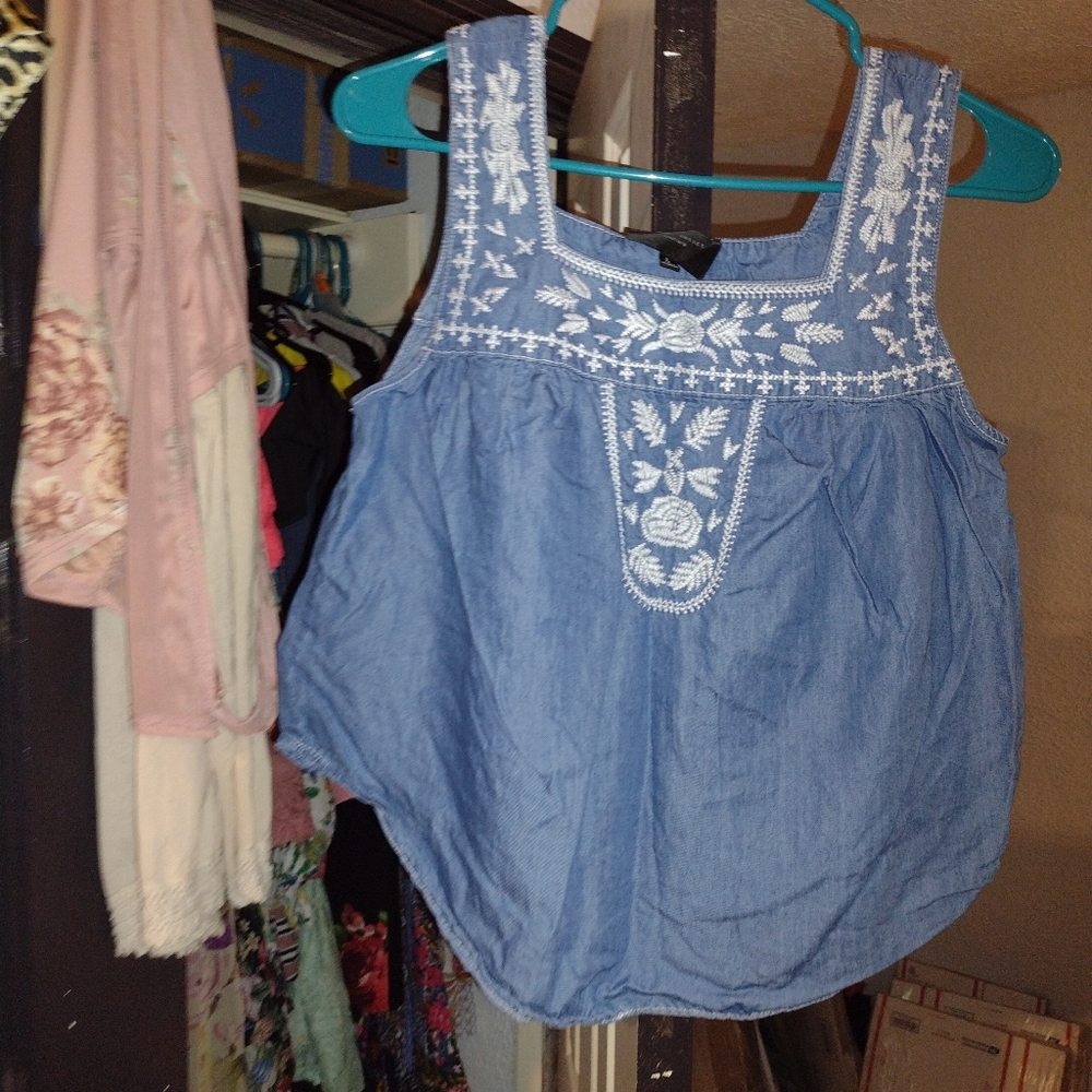 Embroidered top - Picture 6 of 7